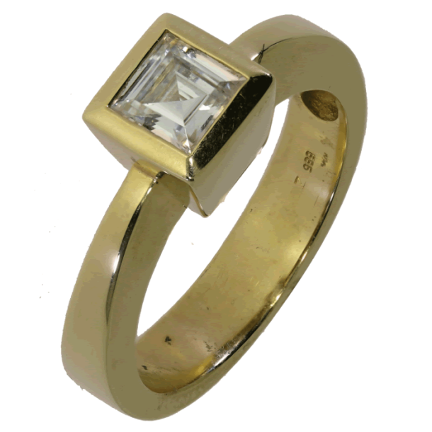 14kt. Guldring m/Zirkonia str. 52