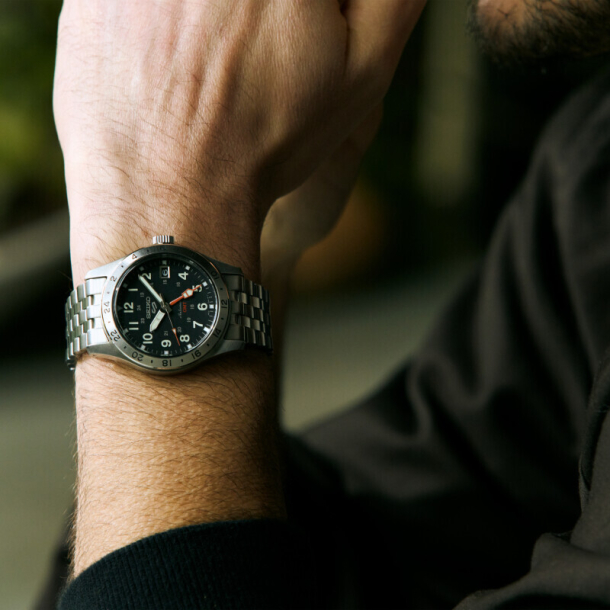Seiko 5 Sports Field Series Herreur m/Sort Skive HDB006K1