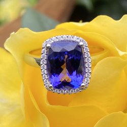 14 Kt Hvidgulds Ring m/Tanzanit/Brillant