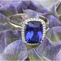 14 Kt Hvidgulds Ring m/Tanzanit/Brillant