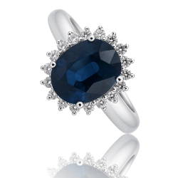 14kt Hvidguld ring med 4.48ct Royal Blue Madagascar Safir og 0.30ct brillanter