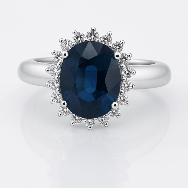 14kt Hvidguld ring med 4.48ct Royal Blue Madagascar Safir og 0.30ct brillanter